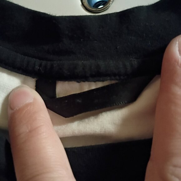 2/$10 Shein Black and White Angel Baby Crop Top Medium - Picture 4 of 7